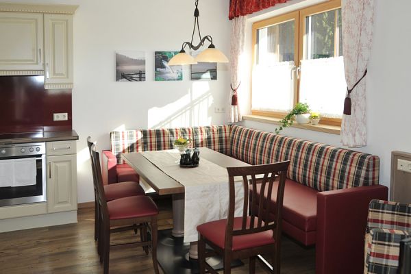 Gemütliche Küchenbank in einer Ferienwohnung im Landhaus Katharina in Ramsau in herrlicher Alleinlage in den Bergen