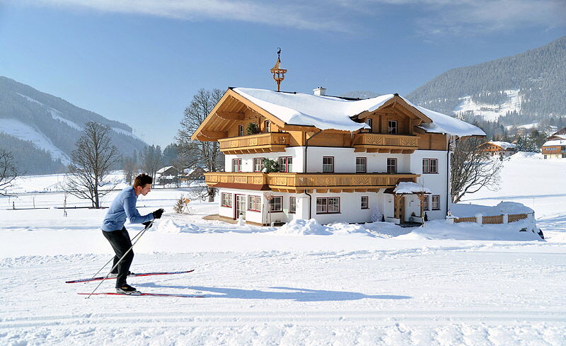 Landhaus Katharina in traumhafter Alleinlage inmitten herrlicher Natur für einen Urlaub in den Bergen von Österreich in Ramsau am Dachstein direkt an der Langlaufloipe gelegen