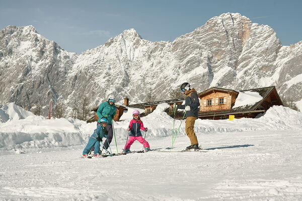 Skiing with the Dachstein and the Walcheralm in the background